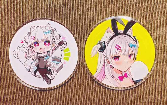 えりさん( )の個展行ってきた!!180度なつめえりの世界を堪能してきたお目当てのグッズは売り切れていたけどコースターゲットできてよかった!会期が明日までなのでまだの方はぜひ行って頂きたい!メッセージも描いてきたよレイヤードアクリルが本当に綺麗だった… #Fleurir 