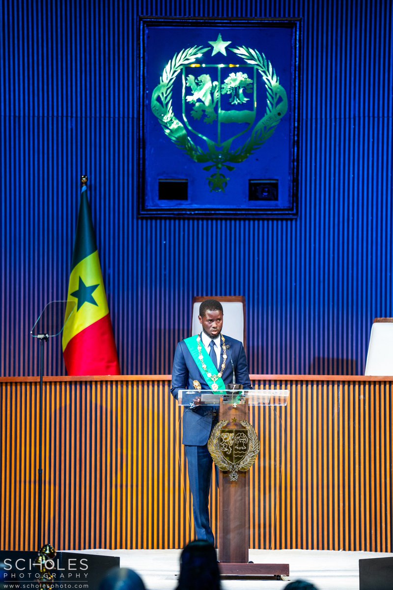 Scholes_photo's tweet image. Au cou le grand collier de la grande maitrise de l’ordre national, le Président , Bassirou Diomaye Diakhar Faye est rentré dans ses fonctions après avoir prêté serment devant les membres du Conseil Constitutionnel lors de la cérémonie d’investiture organisée à la CICAD.