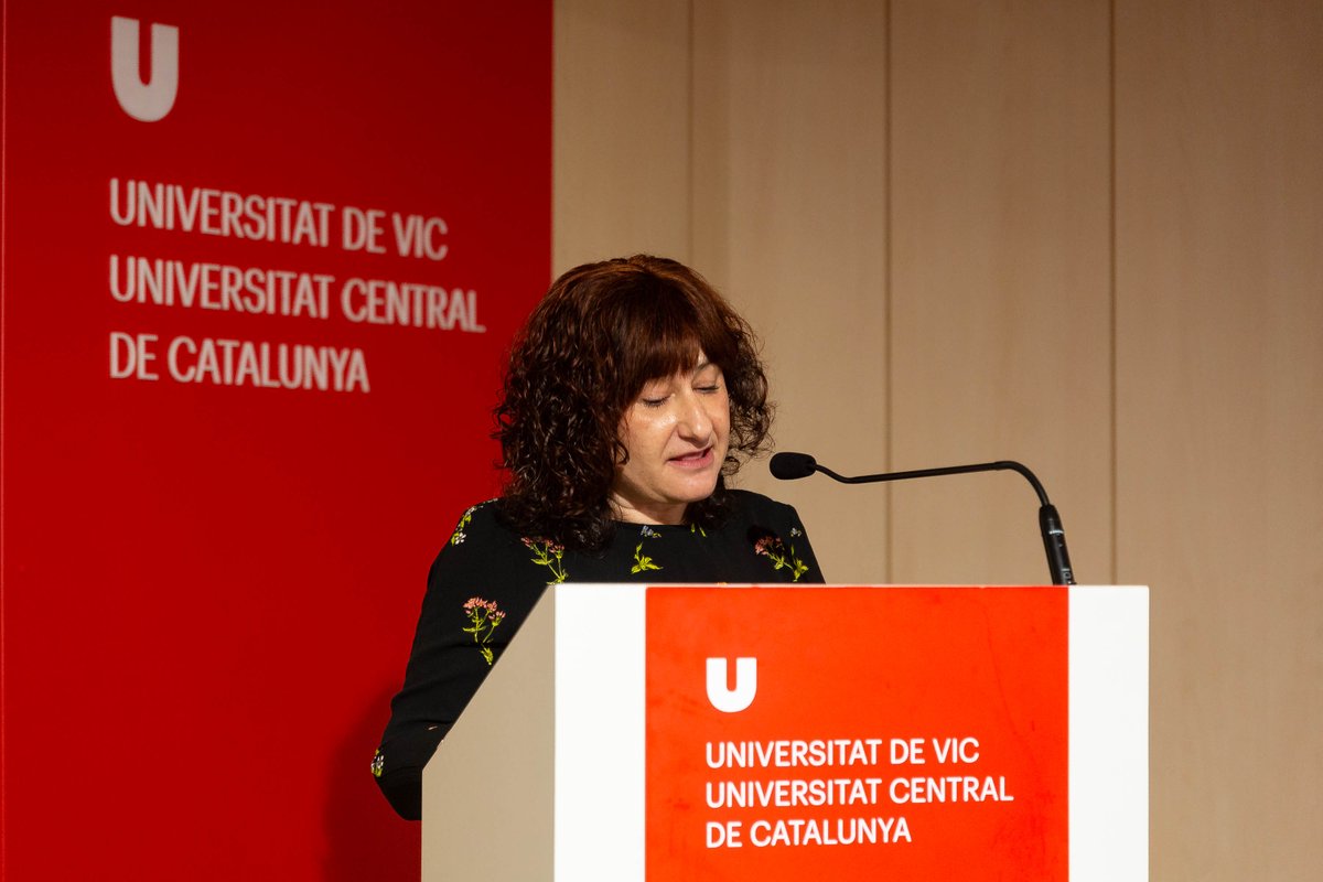 Felicitem Raquel Cercós Raichs, nova doctora de la @uvic_ucc en el marc del #PD en Innovació i Intervenció Educatives ENHORABONA❗️🎉 uvic.cat/es/node/18270