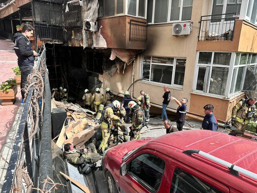 İstanbul Gayrettepe'de 16 katlı bir binada restorasyon sırasında yangın çıkmış ne yazık ki çok sayıda ölü varmış. İnşaat işlerinde iş sağlığı ve güvenliği kağıt üzerinde yapılmamalı. Bu konu ÇOK önemli ÇOOKKKK!!😡 #yangın