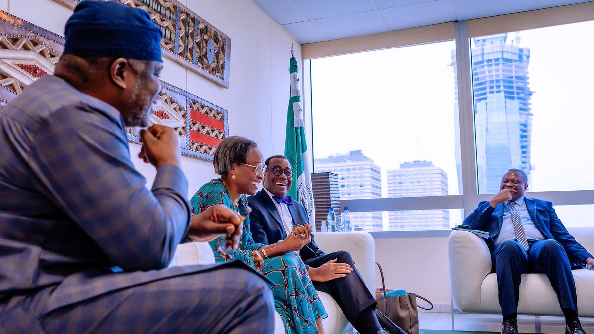 Equipping Africa’s youth with quality education + the skills needed to meet future challenges is critical to ensure the development of the continent + the world, says @AfDB_Group Pres. @Akin_adesina + @nutmng leadership during meeting at the Bank’s HQ: bit.ly/3PKp8L1