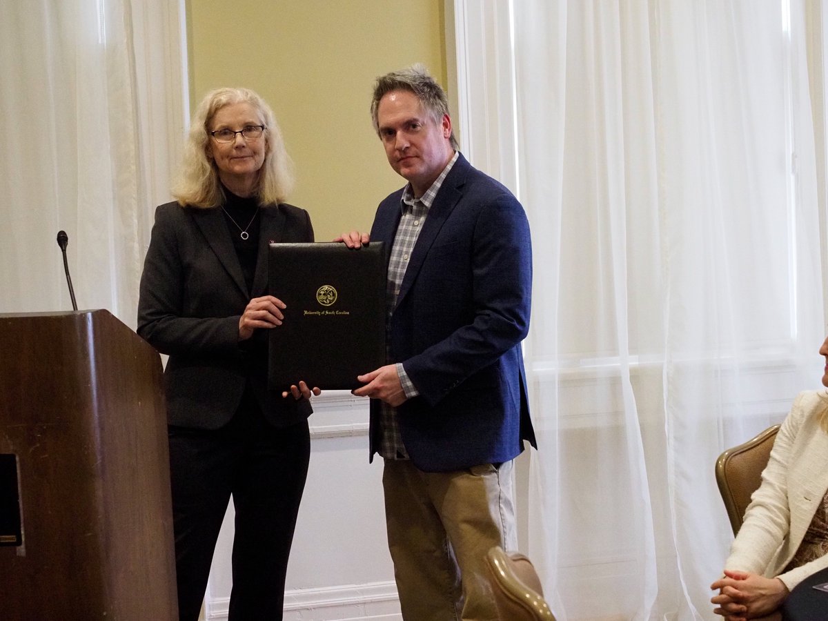 Congratulations to Tony Plotner on receiving this year's USC Educational Foundation Research Award for Professional Schools. Learn more about his award and Professor Plotner's work: bit.ly/3TTGhEo