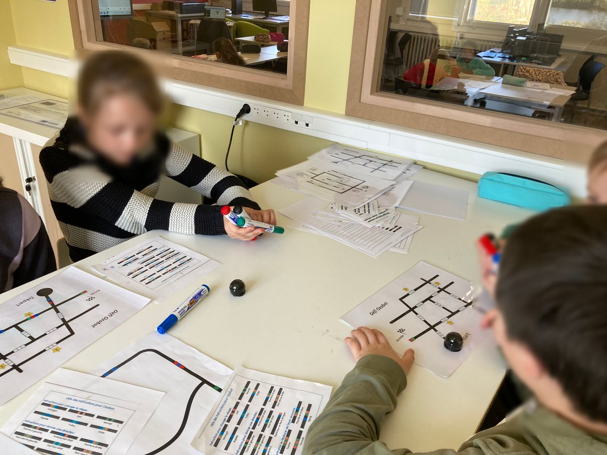 Les élèves de CE-CM Moussey sont prêts pour les rencontres robolympiques : finalisation au #lab du collège d'affiches numériques, enregistrement de podcasts et découverte des robots #ozobot. @acnancymetz @dane_nancy_metz @Dsden57 @Canope_57  @Numavenir @Gretadelorraine @FSE_nat