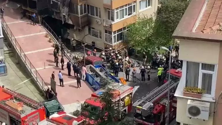 İstanbul Gayrettepe,de çıkan yangında 27 vatandaşımızın hayatını kaybettiğini söyleniyor Ölenlere Allah,tan rahmet diliyorum acı bir durum #yangın