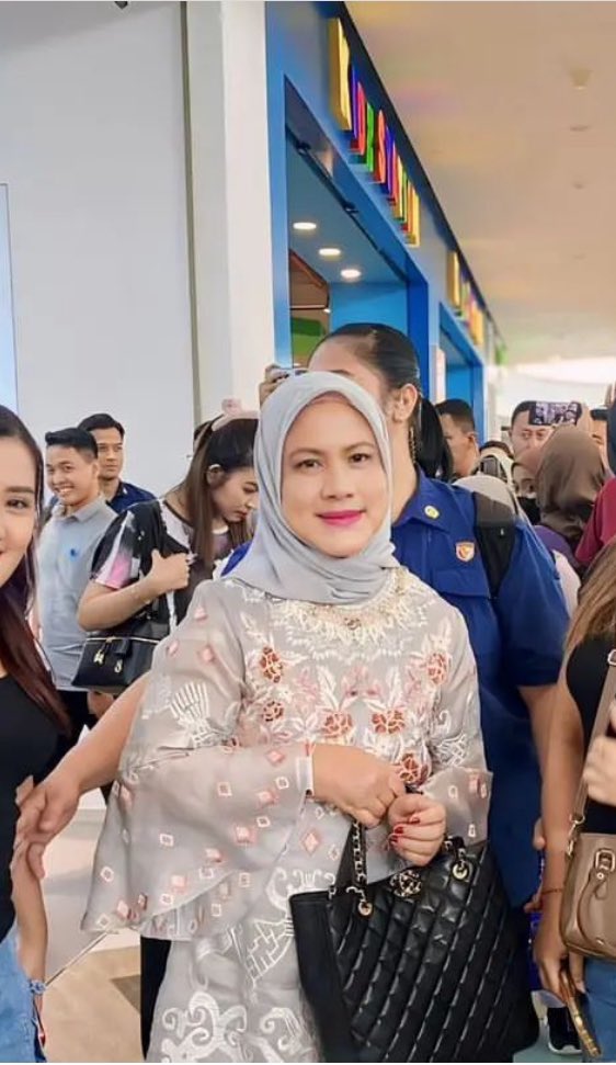 Ibu_Neneng tweet media