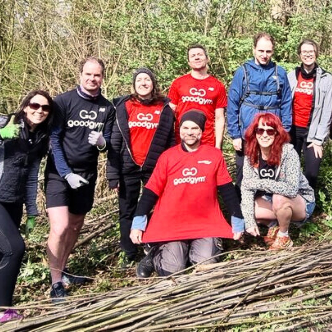 10 GoodGymers from Richmond headed to Peterson Common to help create a natural living habitat 🌳 for wildlife, separate from the nearby road.

With the posts already set up, it was a day of weaving branches to create the barrier. 

#DoGoodGetFit #Volunteer #ukrunchat