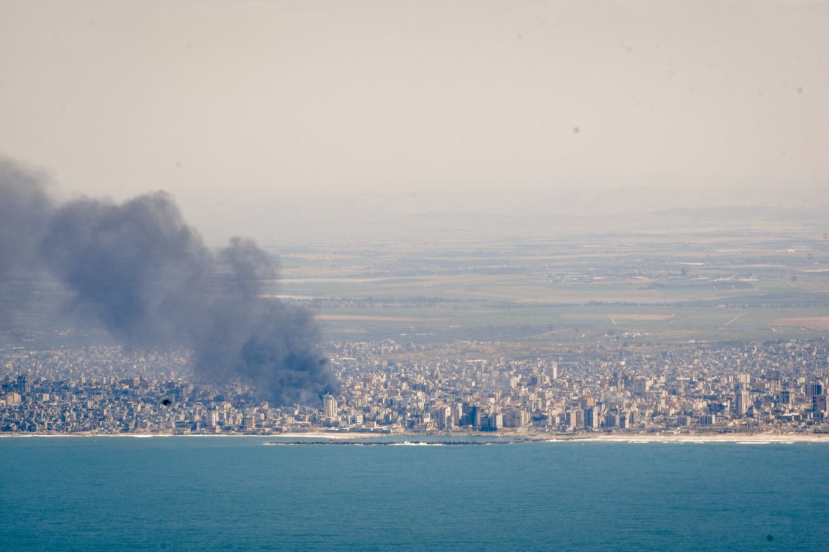 Another photo of a black smoke plume taken on the humanitarian aid flight, which took place March 20, the same day of a raid on Al Shifa hospital in Gaza City.