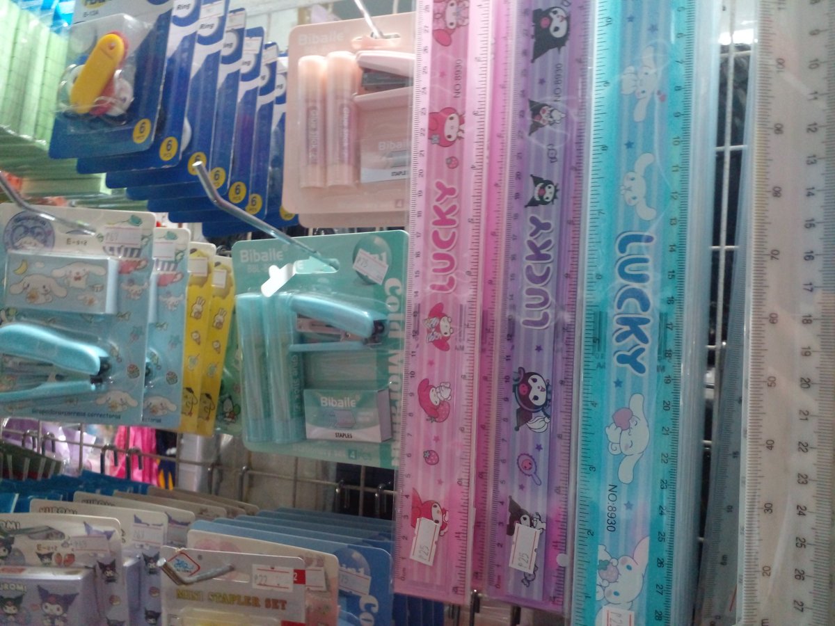 strowberie_jam's tweet photo. 🐇🧾📘 ; i'm gonna go back to this store tomo and buy those sanrio items, i can't resist it >< https://t.co/agzOlaEo5z