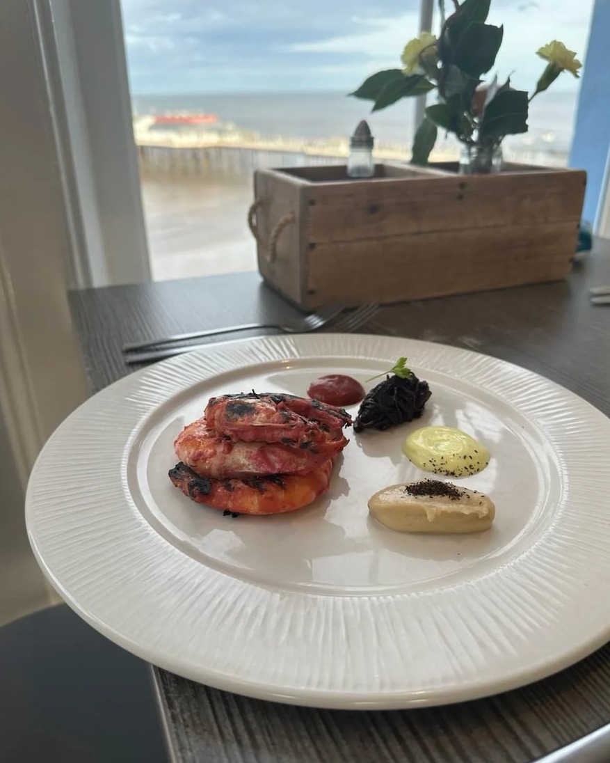 Elevate your taste buds with our Beetroot Tandoori Prawns, Pickled Red Cabbage, Cardamom and Celeriac Puree & Mustard Yogurt Chutney here at No1 Cromer! 🌟 #cromer #no1cromer #restaurant #cromerpier #norfolk