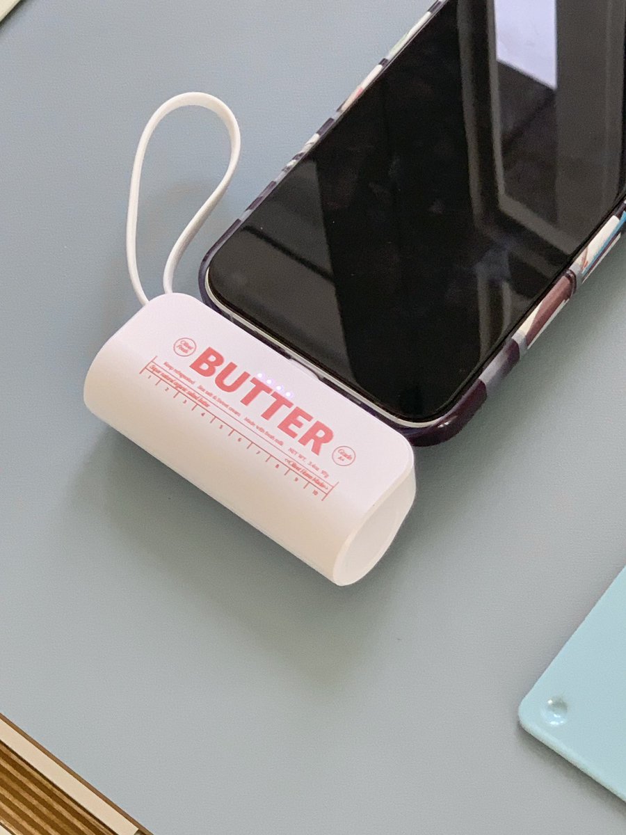 #rt • follow 추첨 한 분께 보조배터리 선물로 보내드려요.

butter docking battery 🧈
4/6 (sat) pm 4:00 open! 

많은 분들이 기다려주고 계시는 버터 보조배터리💭
이번 주 토요일에 새로운 제품들과 함께 오픈될 예정입니다. 많은 관심 부탁드려요 💗 

olivet.kr