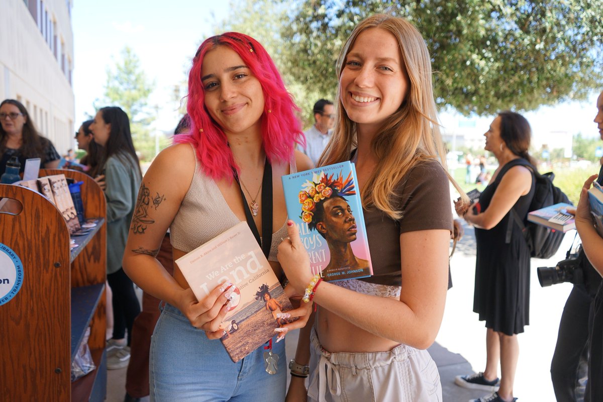 Want a free BANNED book? Come on down to our Common Read book giveaway TODAY! 📚️ 🗓️ Tuesday, April 2 ⏰ U-Hour 12-12:50 p.m. 📍Outside Kellogg Library's 3rd Floor Entrance Learn more at l8r.it/pDPU #csusm #csusmlibrary #ReadBannedBooks #CommonRead