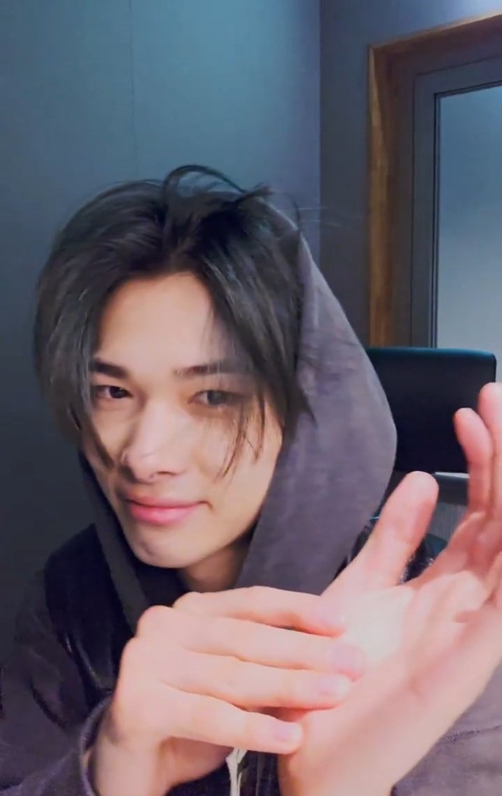 allforchulsoo's tweet photo. guys i think we unlocked a new ni-ki facial expression 😭 HES SO SOFT LIKE A BABY https://t.co/759i3mDVcB