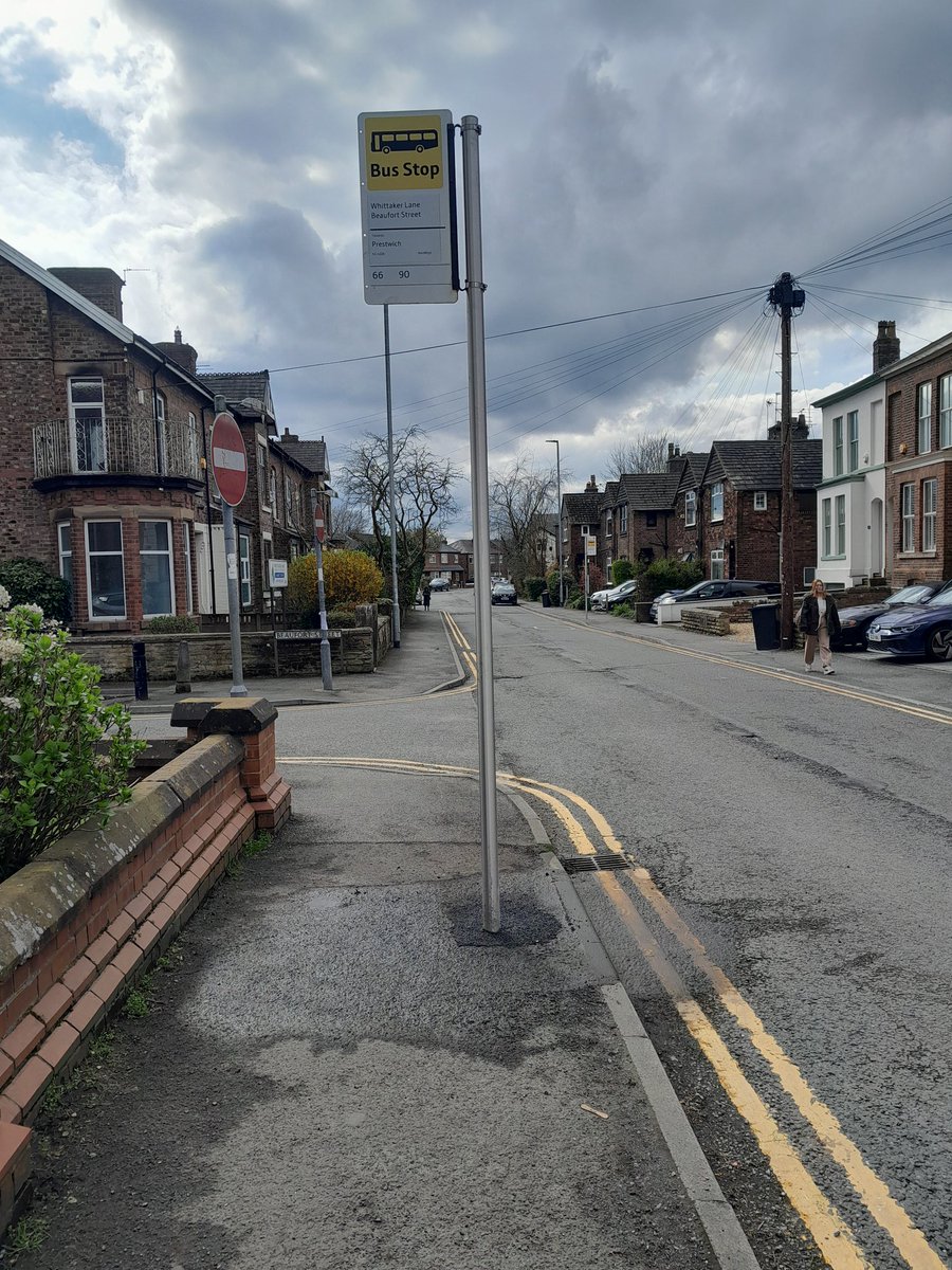 Thanks to @TFGMBeeNetwork officers for fixing this potentially dangerous bus stop sign in Prestwich within 24 hrs of it being reported by me.