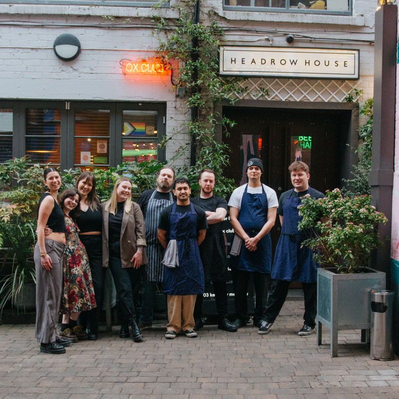 buff.ly/3CvWtlm The @oxclubleeds crew looking fabulous as ever! Live fire cooking in the cosy settings of Headrow House ✨ Book your spot via the website now, linked above.