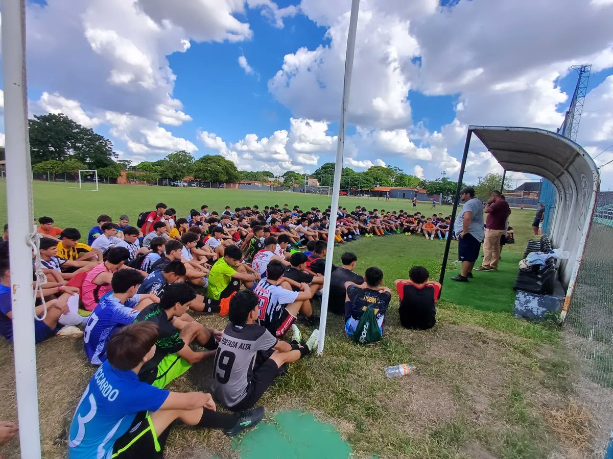 pilcomayo_fbc's tweet photo. Presentación del cuerpo técnico e inicio de pruebas de las inferiores.. Sub16 y Sub18
DT Manolo Ibarrola
AT Teodoro Ibarrola 
Secretaria Administrativa Carol Ibarrola
Dieron la Bienvenida el presidente de la institución el Señor Ricardo Insfran y el VicePresidente Manuel Gonzalez https://t.co/KoBzec11KV