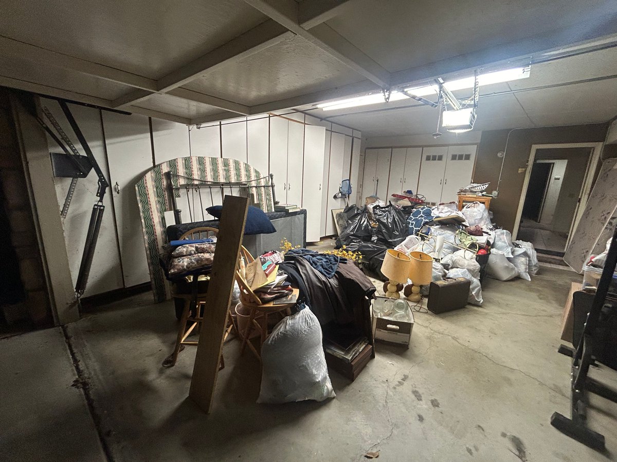 doctorjunkoc's tweet image. Transform your space in Nellie Gail, Laguna Niguel, with Doctor Junk Removal's move-out garage clean-up services, ensuring a seamless and clutter-free transition for a fresh and organized home! 🚗🧹 #DoctorJunkRemoval #NellieGailGarageCleanup #MoveOutServices
