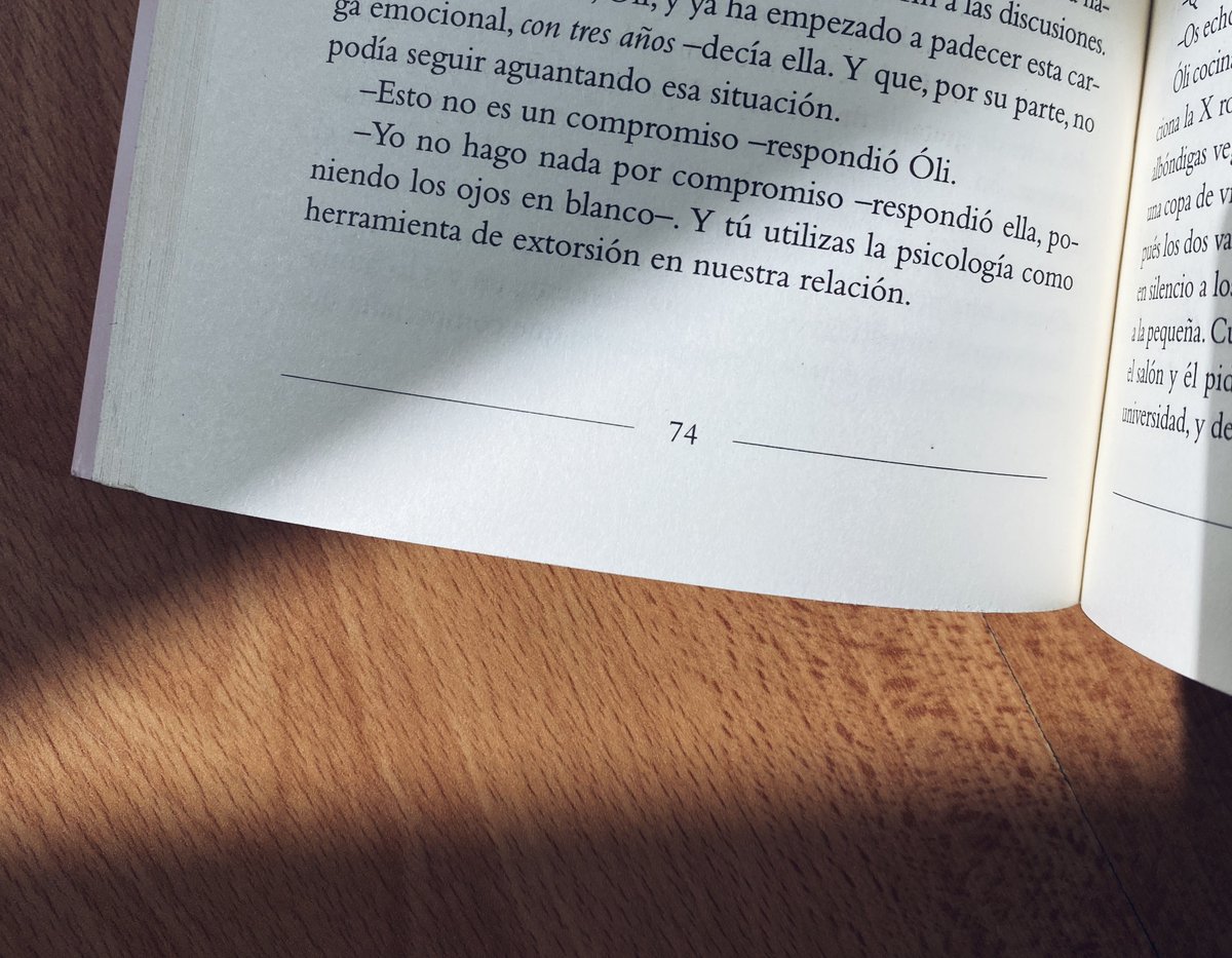 En 'La marca' hay una asignatura de gestión emocional en el colegio. Se ha estandarizado un examen de “empatía”: empresas y caseros empiezan a usarlos para hacer cribas. Todo son discusiones morales al detalle.

La novela sobre la sociedad terapéutica que quería leer, un 10