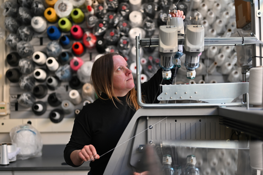 PhD student Lavender Tessmer applies computation to create textiles that behave in novel ways and that might have potential for large-scale manufacturing. “At MIT, my interest in textiles really exploded and became the center of everything,” she says. mitsha.re/o2l850R6wQt