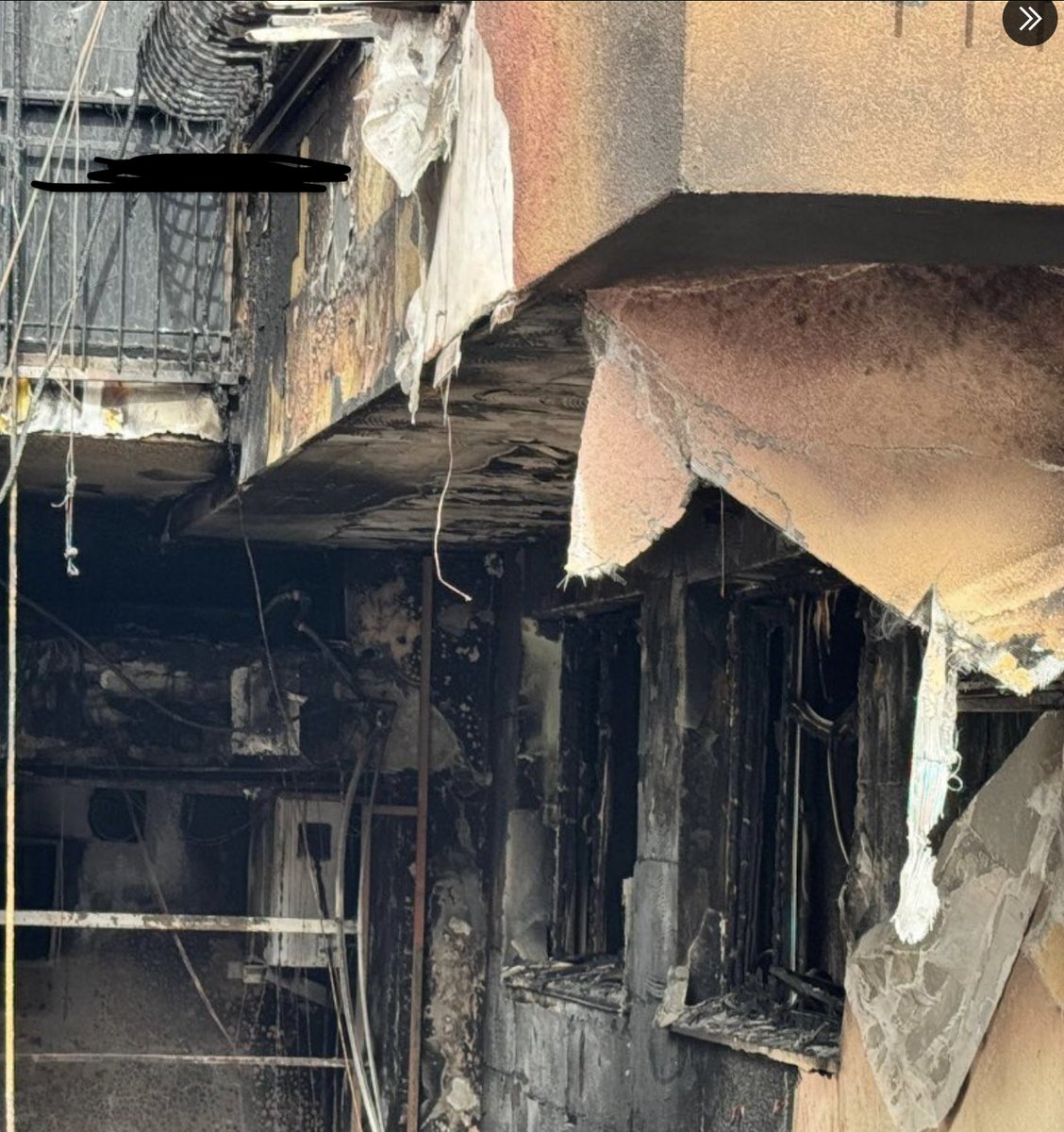 There are often bars on the ground and first floor windows in buildings in Istanbul. This can trap people during a fire... or earthquake. I can't tell if the building where the fire has happened had them, but it may have.