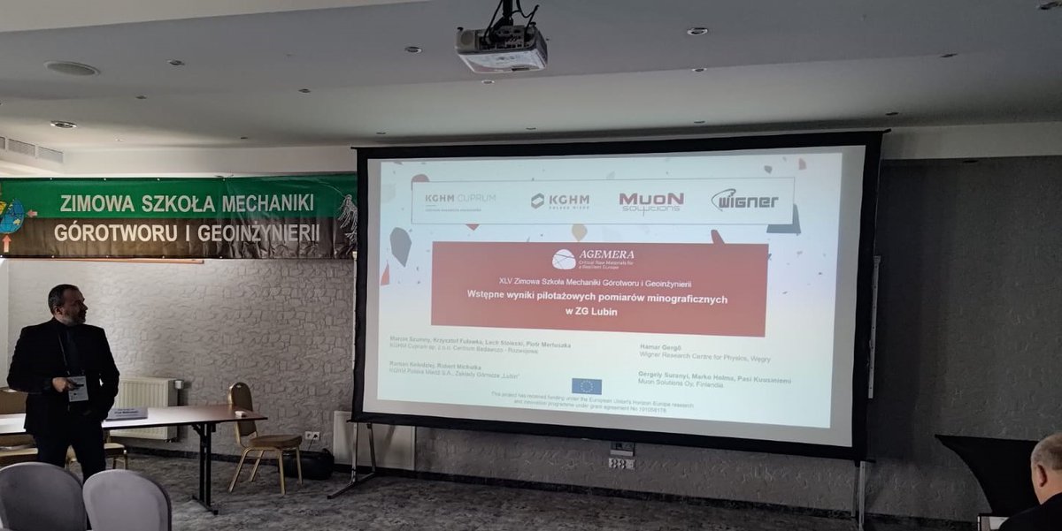 🗣️ News flash: we recently took part in the XLV Winter School of Rock Mechanics and Geoengineering in Poland 🇵🇱 , where our colleague Dr. Eng. Marcin Szumny presented the results of the pilot muographic measurements in the Lubin mine. More info: agemera.eu/news/33/agemer…