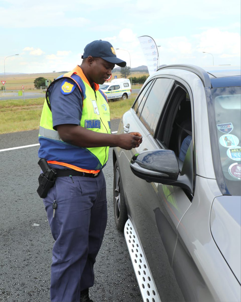 Gauteng MEC of Transport & Logistics, Kedibone Diale-Tlabela, monitoring traffic volumes and overseeing a multi disciplinary law enforcement operation on the N3 as Freight drivers and holiday makers travel back to various destinations from KZN. #RoadSafety