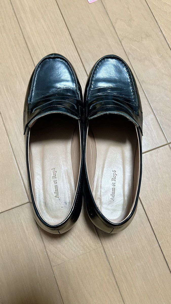 mo_916_'s tweet photo. もう一足のローファーも1.0で買い取ってくれる方いますか🥹💕至急お金欲しいのでPayPayで送金してくれる方で探してます🥺🥺
メッセージリクエスト全部消えちゃったので再度送ってほしいですᐡඉ́ ̫ ඉ̀ᐡ
#ローファー #ローファー売ります #売り子jk  #売り子 https://t.co/HIoPDuSTFq