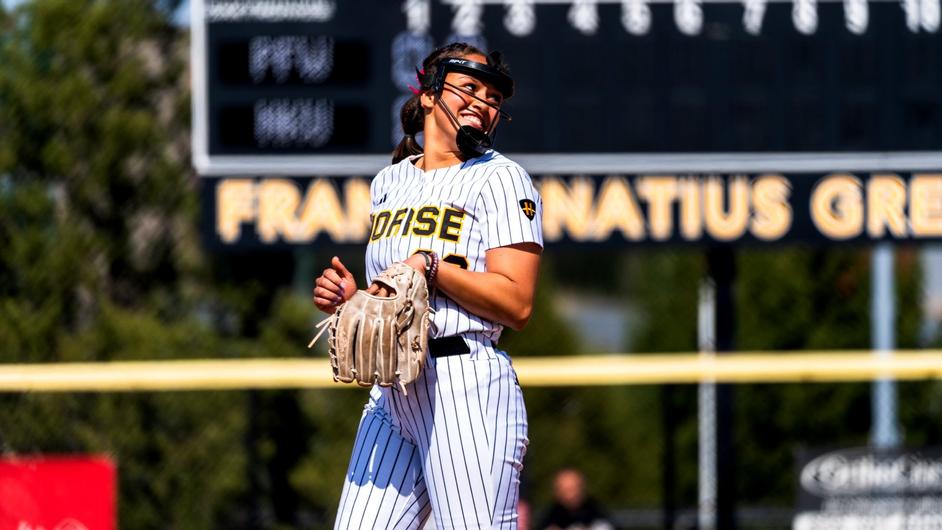 Lauryn Hicks (<a href="/laurynhicks2/">lauryn</a>) is 4-0 in the circle with a 0.25 ERA for <a href="/NKUNorseSB/">NKU Softball 🥎</a> in #HLSB play, holding opponents to a .105 batting average in her 28.1 innings pitched!

#OurHorizon 🌇