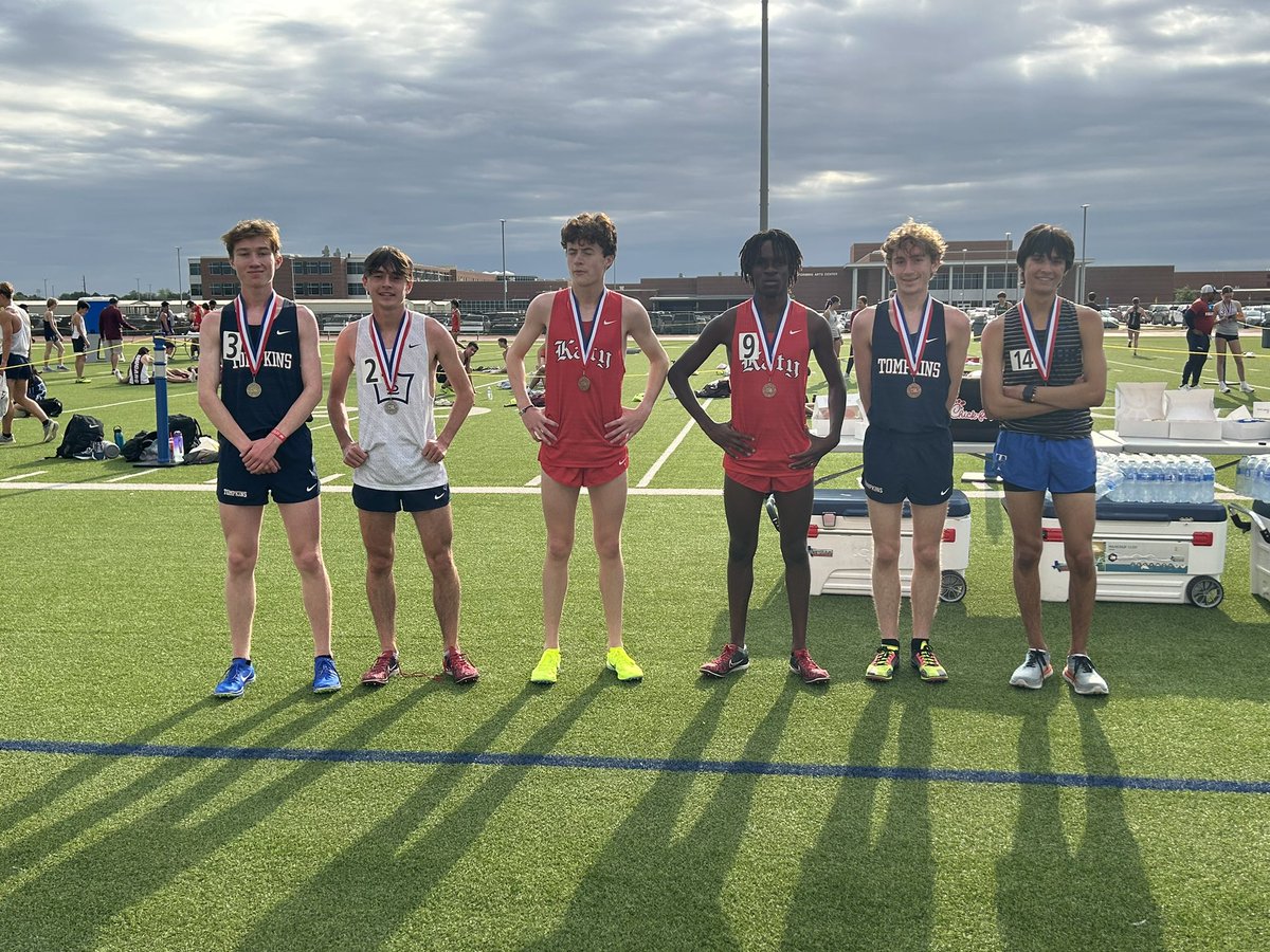 Matthew Montgomery places a solid 2nd today in the 3200 in 9:13.37 to punch his ticket to the Area Round🔥🔥🔥🔥