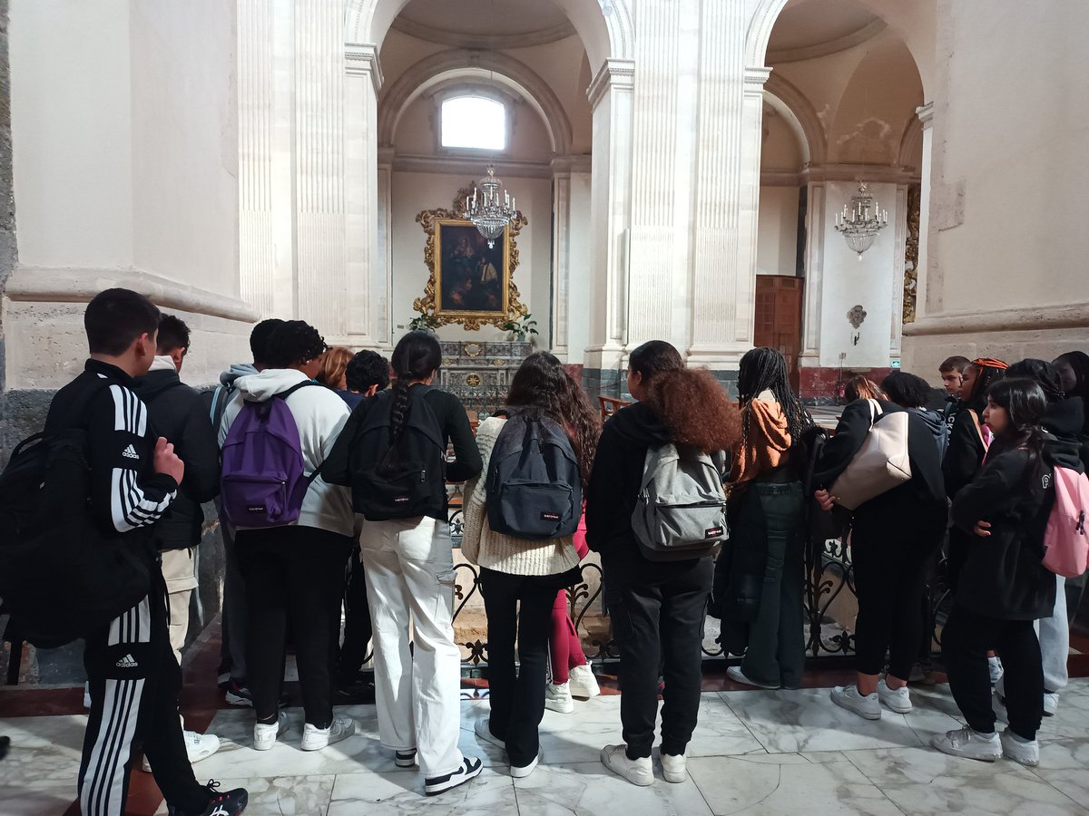 CutronaGisele's tweet photo. Mobilité Erasmus Sicile K1🇮🇹🇫🇷🇪🇺Découverte du centre historique et visite de la cathédrale de Catane
@AcademieNice @College_Jaubert 
@ItalienAcNice 
@ErasmusPlusFRJS https://t.co/4FOyQlLYji