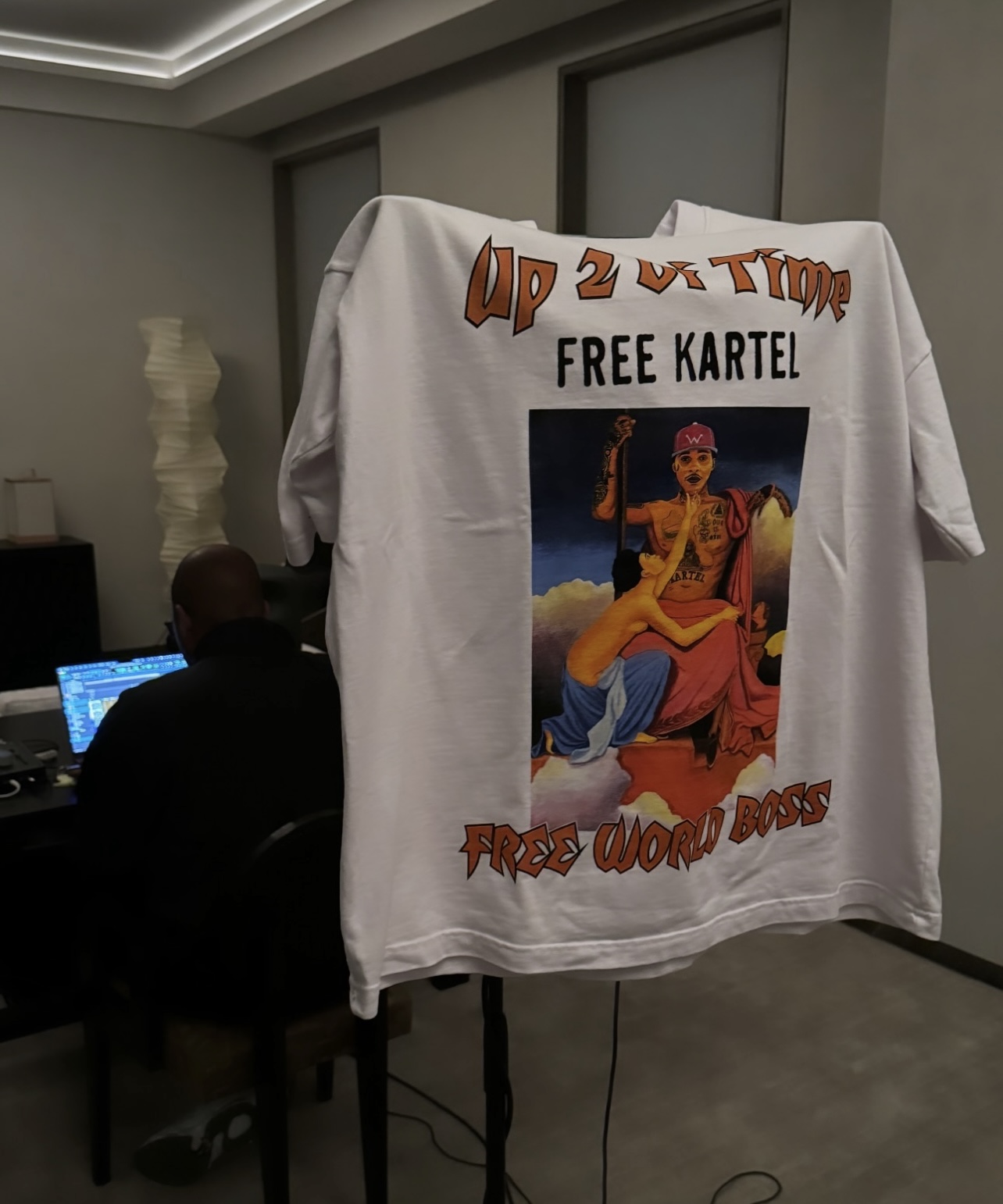 HypeNeverDies on X DRAKE Previews New FREE VYBZ KARTEL T Shirt https t Jsd3NPqWfZ X