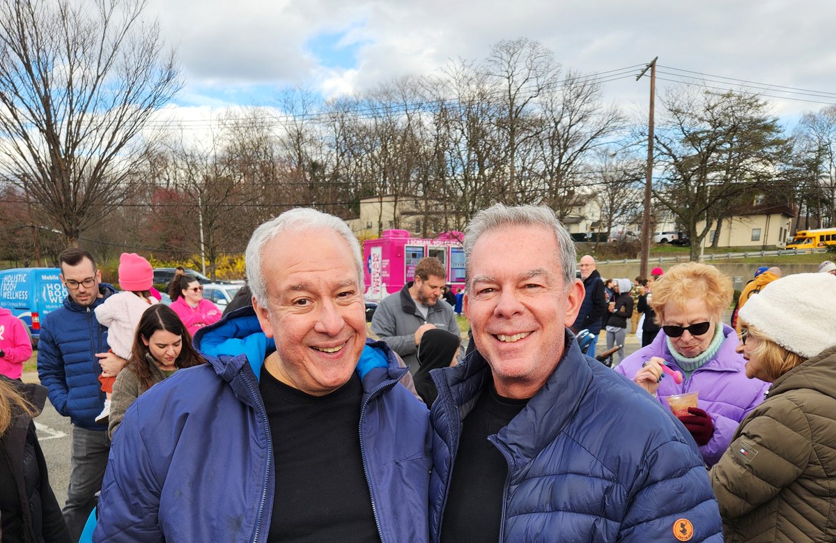 FrankAmico1's tweet image. #Elvisduran #z100 ICE CREAM PARTY-Naturally I had to spill some on my coat. #funwithcelebrities