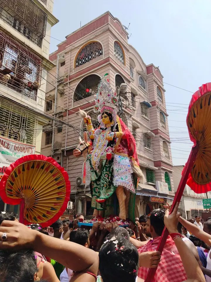 Shitala Puja of Baranagar -

Following the traditions, this big Matri vigraha of Ma Shitala is carried on head by one devotee in the intense heat in the crowd of innumerable devotees who are part of this big jatra (procession) and welcome Her with pushpa brishti.
#Bengaliculture