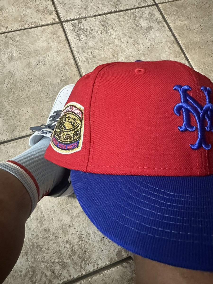 Taco tuesday #kotd J1 85 Metallic blue with waxed blue #laceswap from @LitLaces and #mets #fitted . Have a great day.