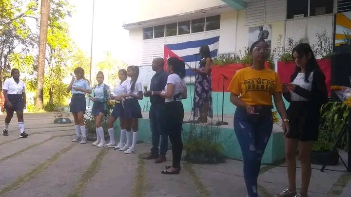 CubaSamurai's tweet photo. #Jobabo_: La #UJC y #OPJM celebra sus 62 y 63 aniversario en la secundaria básica 30 de Diciembre.
#CDRCuba #SomosDelBarrio #JobaboPorMas
@_Davidcu @AbelSan95 @Aittana20 @DiazCanelB @MMarreroCruz @DrRobertoMOjeda @AriasEdenia @LisbetDeCuba @ESanchezcub @ElyCuba22 @alex_studio1 https://t.co/RJJBvlkCAX