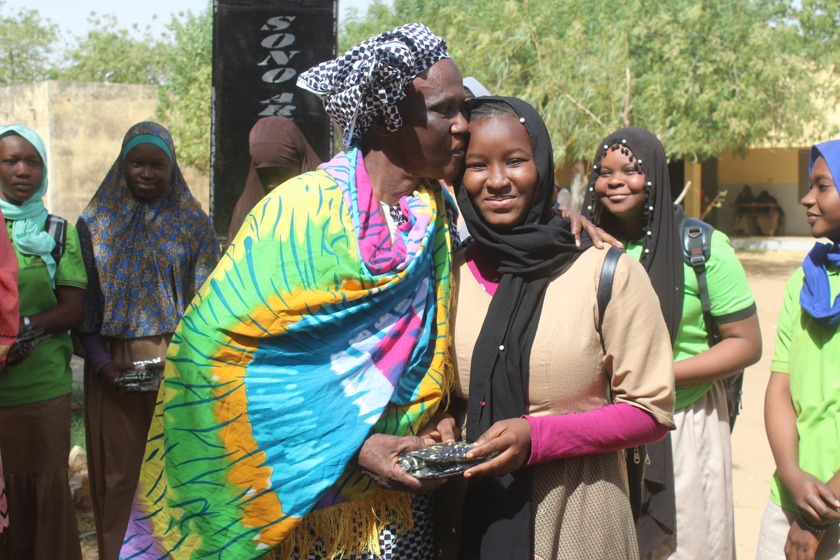 🇲🇱Mise à disposition de kits d'hygiène menstruelle dans plusieurs lycées. 🙌Une action du projet Yellen visant à améliorer la #santé des adolescentes et diminuer l’absentéisme scolaire.#sdsr #Mali 👉bit.ly/3PLVK71 @CECI_Canada @ceci_mali @AmbCanMali @AMC_corporatif