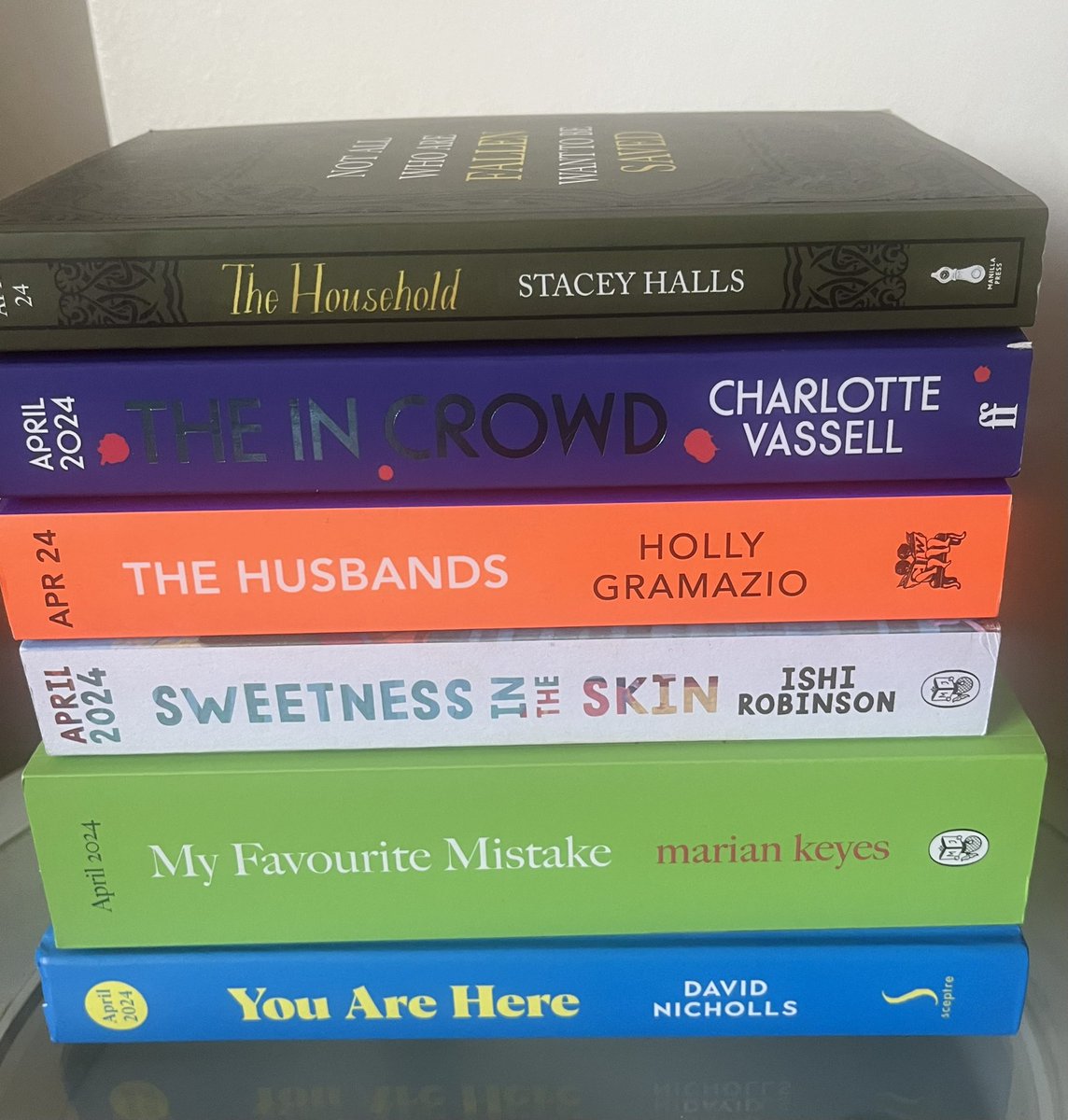 It’s that time of the month again! My favourite April books for @RedMagDaily Featuring @DavidNWriter @MarianKeyes @hollygramazio @stacey_halls @ishi_ishi_ish @CharlotteVass17 redonline.co.uk/entertainment/…