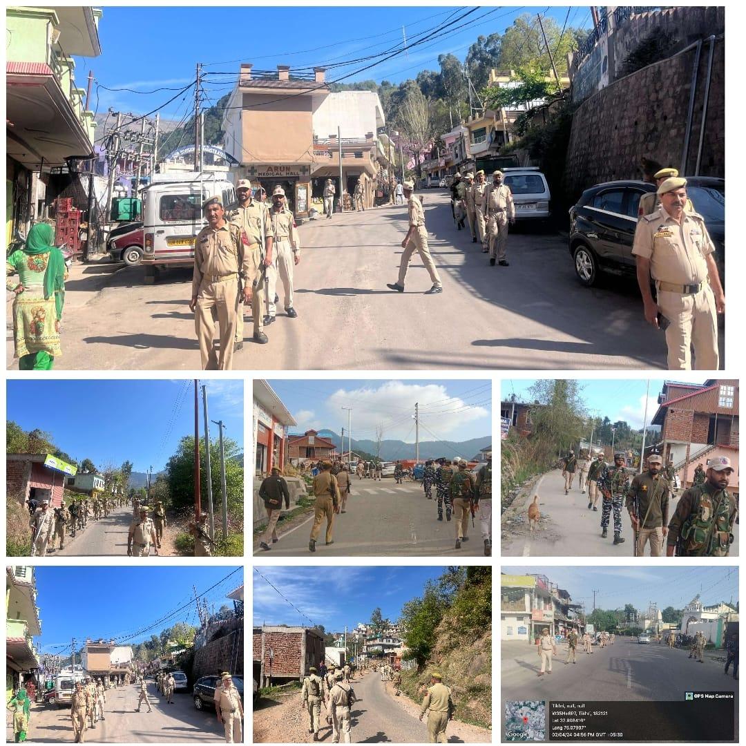 UDHAMPUR POLICE ALONGWITH CAPF CARRIED OUT FLAG MARCH IN VIEW OF FORTHCOMING PARLIAMENTRY ELECTIONS @JmuKmrPolice @ZPHQJammu @UHqrs