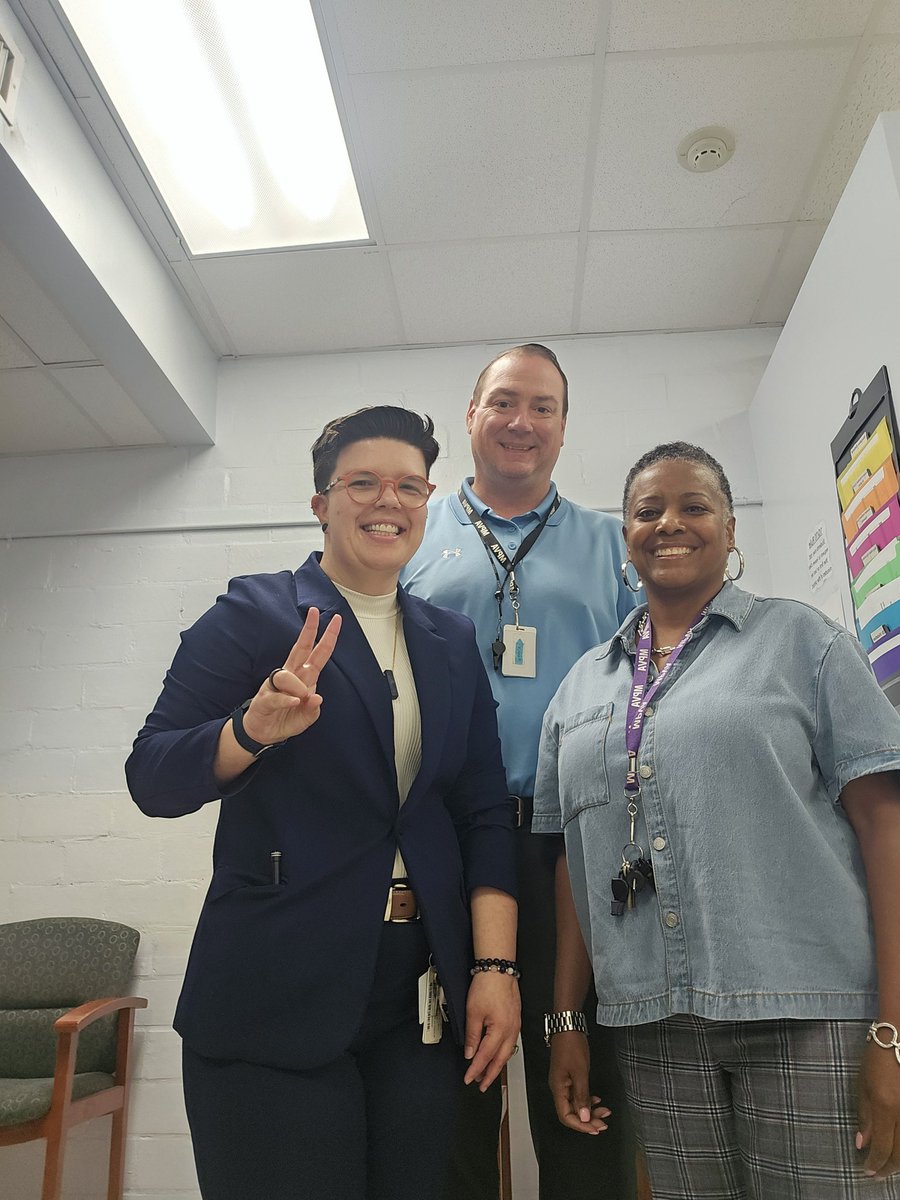 Me and my crew wear BLUE on April 2, in support of Autism Awareness Day!!! #LightItUpBLUE💙 #AutismAwarenessDay🎗 @MPVATCHRSPEC @AudenSarabia @HISD_West @HISD_Wraparound