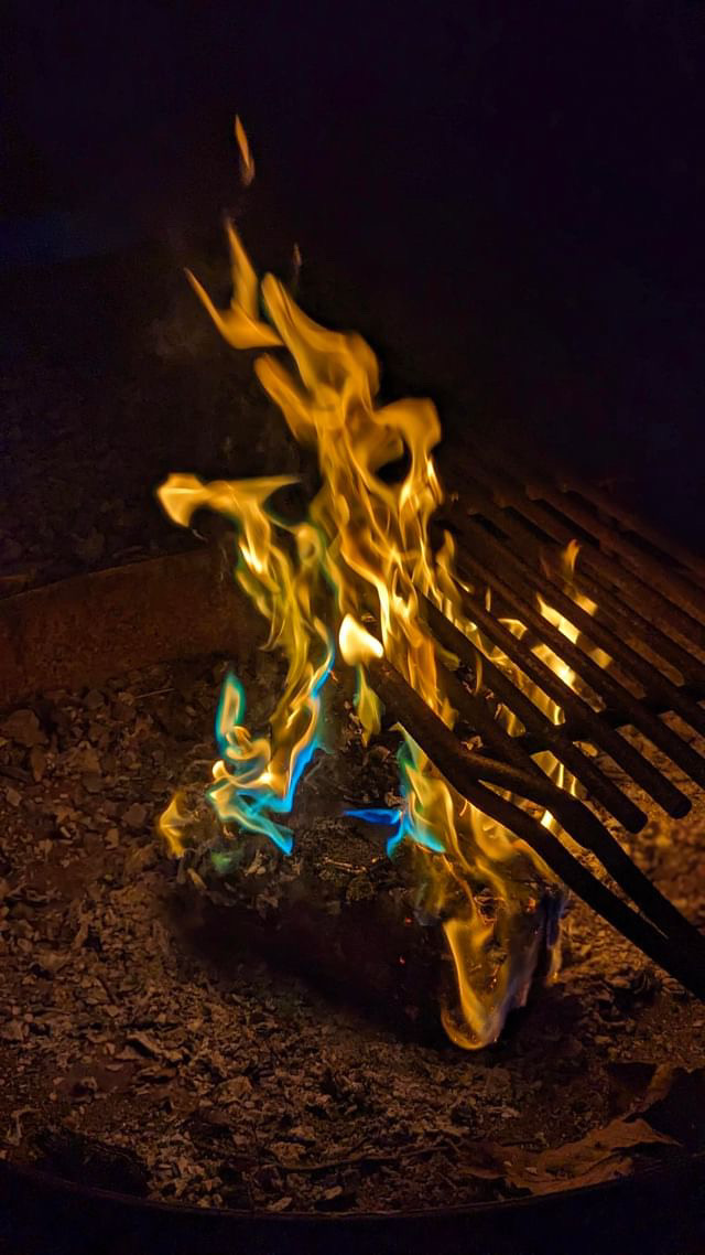 @domsdillydallies has a campground color flame and firelog combo keeping her camp alight! Have you spent time enjoying the vibrant colors from our color flame? #envirolog #camping #adventure #EnviroLogEcoLife