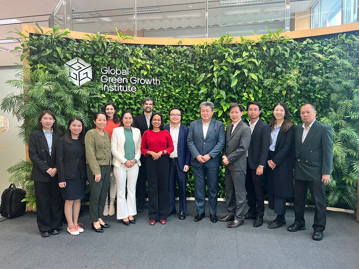 A productive & engaging meeting with the Cambodian Delegation at #GGGI HQ! Royal Group PP SEZ Plc. & Royal Group Securities actively participated in the discussions, highlighting 🇰🇭 progress in integrating green practices through PPSP #GreenBond case study presented Kosdaq.