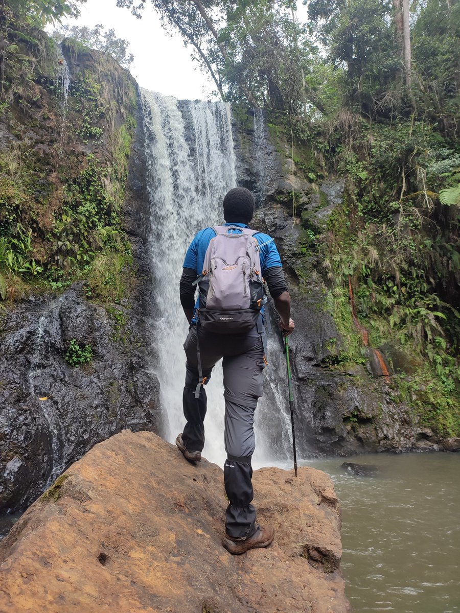 KipronoLeting's tweet photo. FOUR BAGS EVERY HIKER SHOULD HAVE:

• 30 litre backpack - For day hikes.

• 50 litre backpack - For polite camping trips.

• 70 litre backpack - For Mt. Kenya &amp; Kilimanjaro expeditions.

• 100 litre duffel bag - For long trips like Rwenzori. https://t.co/xgLqG7hqeB