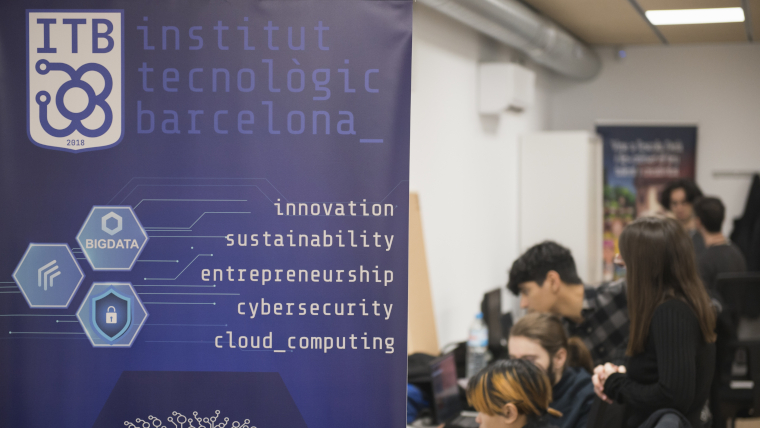 💻 #NouBarris ha habilitat un mòdul de l’Espai Benjamí, a la #TrinitatNova, per convertir-lo en un centre d’innovació digital.

L'espai és utilitzat per alumnes de l'@itecbcn i de l'escola <a href="/deiadisseny/">deiadisseny</a>.

🎮📧 T'expliquem quins projectes s'hi desenvolupen: ow.ly/9FOV50R2fQU.