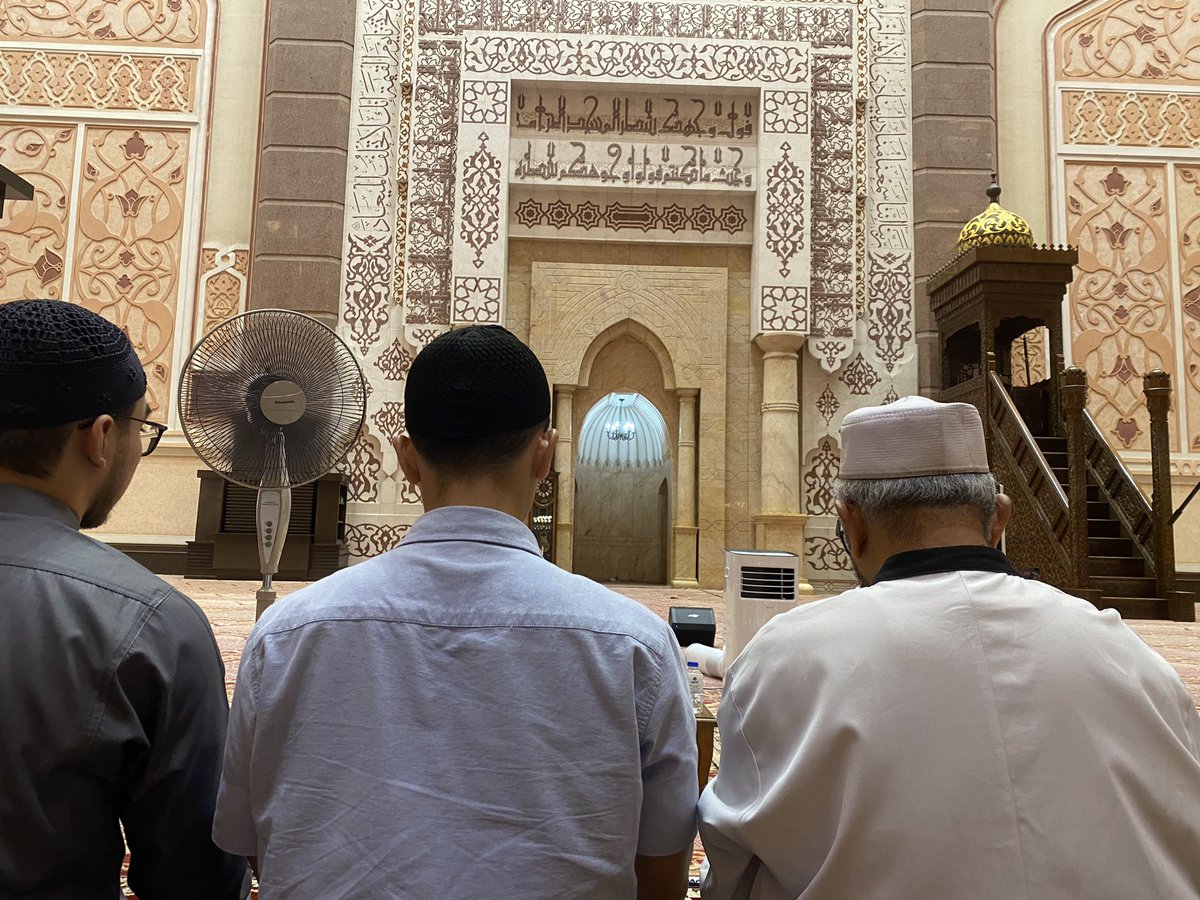 DGHisham's tweet photo. 10 malam-malam terakhir Ramadhan. Semoga kita semua ketemu malam Lailatulqadr. Ameen https://t.co/YhM4oDuaz8
