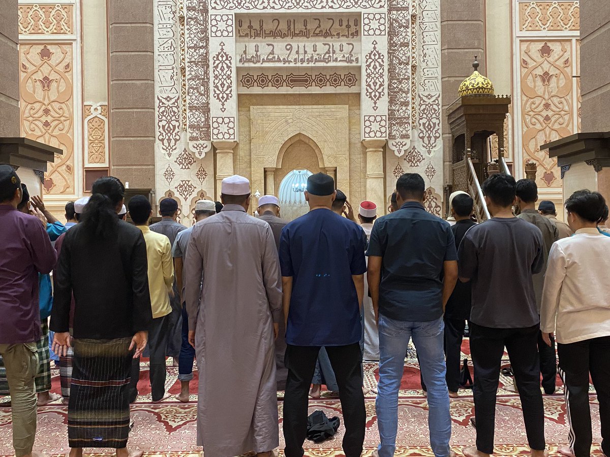 DGHisham's tweet photo. 10 malam-malam terakhir Ramadhan. Semoga kita semua ketemu malam Lailatulqadr. Ameen https://t.co/YhM4oDuaz8