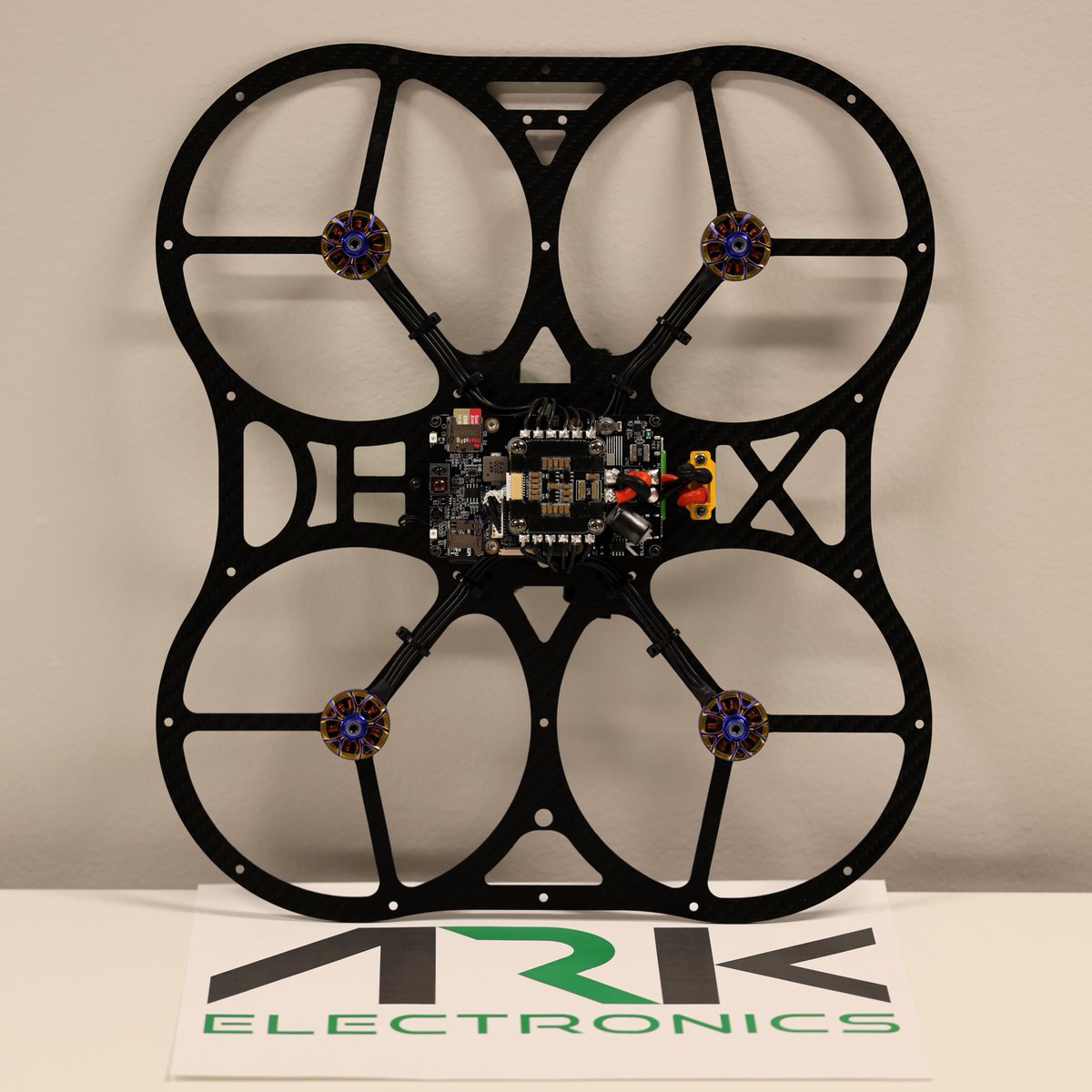Presenting the first @DroneBlocks DEXI airframe using the ARK Pi6X Flow! Designed in collaboration with @Momentum_Drones, what you see here is the entire vehicle minus the bottom plate. The ARK Pi6X Flow combines an ARKV6X Flight Controller, ARK Flow, @Raspberry_Pi CM4, Power…