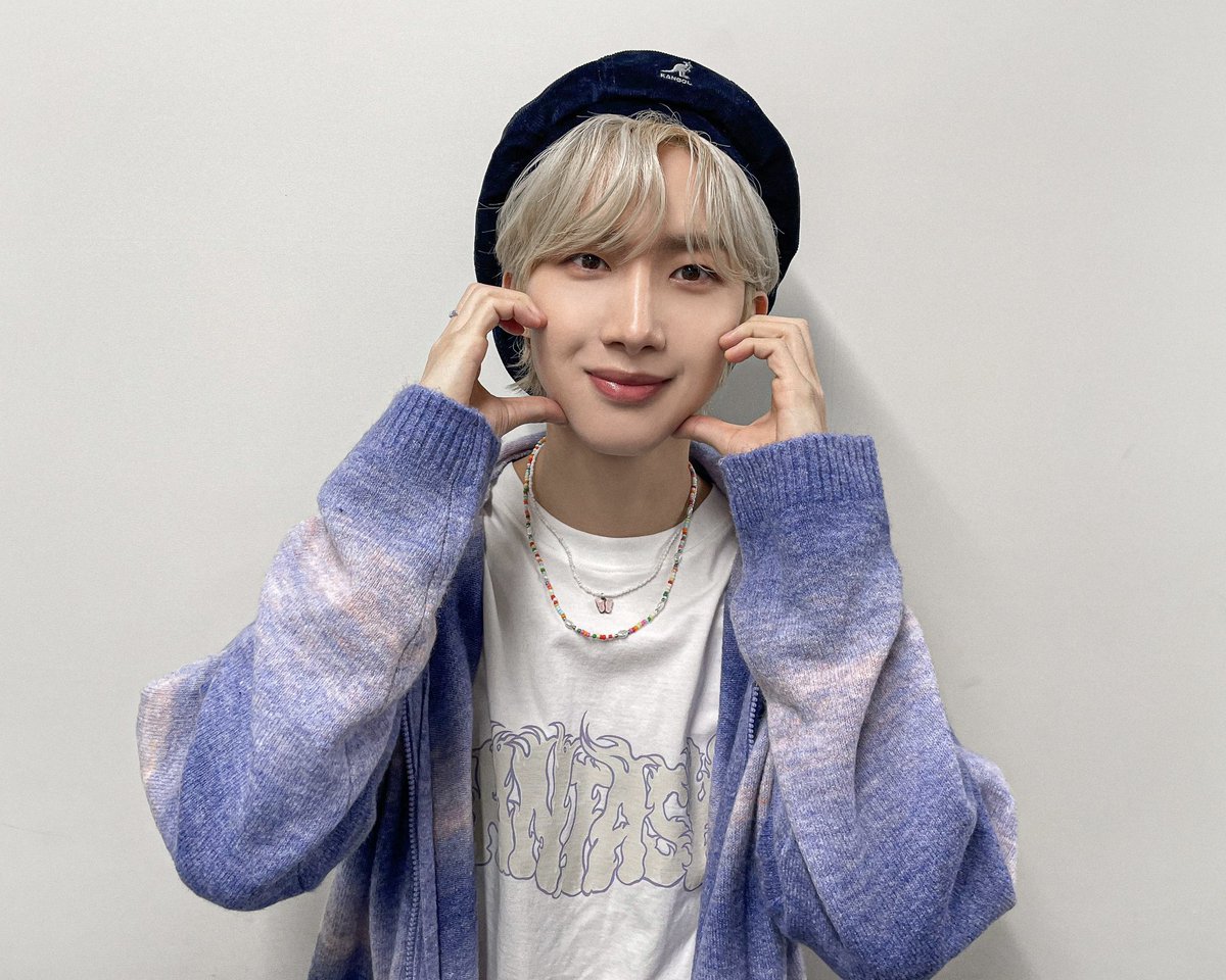 ptg_closet's tweet photo. #펜타곤 #ペンタゴン #PENTAGON #후이 #フイ #HUI #ptg_closet_HUI #WHU_IS_ME_Complex

999HUMANITY
Big Bang Hooded Zip-up (Purpleish)

@CUBE_PTG_JAPAN https://t.co/d6vgy5Y2mC