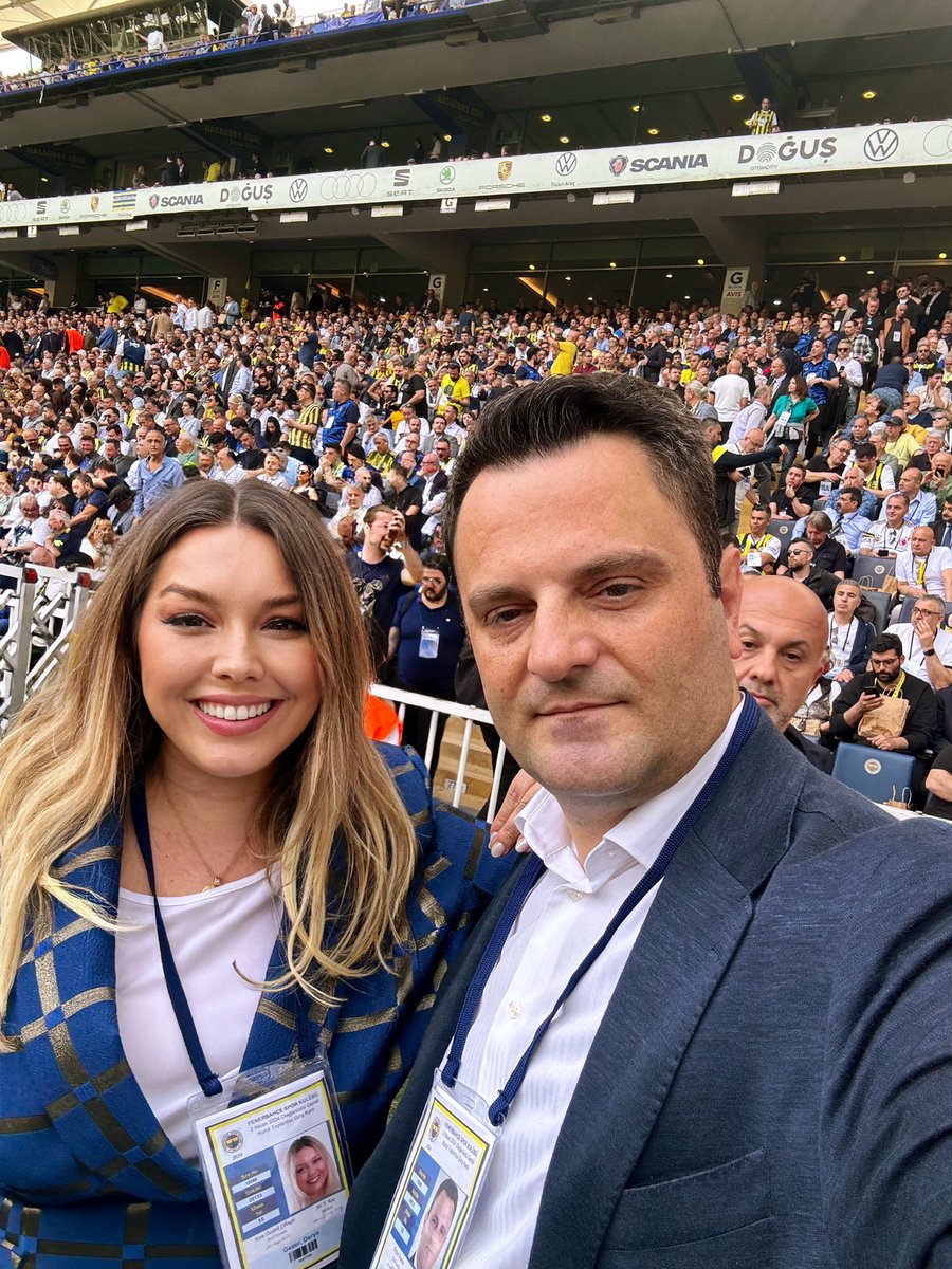 Fenerbahçe için bir araya geldik, çünkü birlikte daha güçlü, birlikte daha parlak, birlikte Fenerbahçe’yiz. Her zaman bir adım önde, hep birlikte, omuz omuza! 💙💛 En güzel Camia, Taraftar gibi Taraftar… Aile gibi Aile…#Fenerbahçe #Fenerbahce