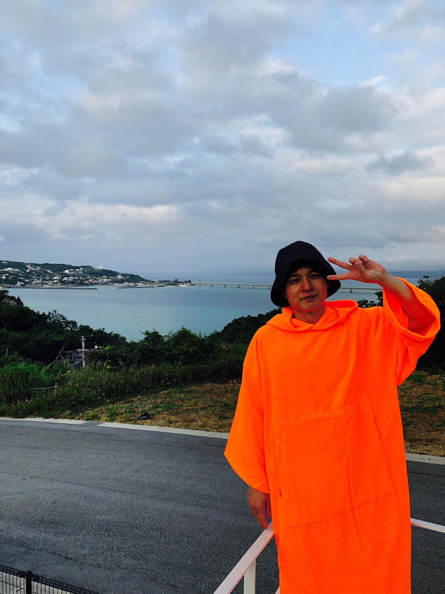 saunner_take's tweet photo. ポンチョがオレンジ過ぎてなんか
合成写真みたいだぜ！w 
#サウナにサンキュー
@saunanithankyou https://t.co/9r3LbOZ2r8