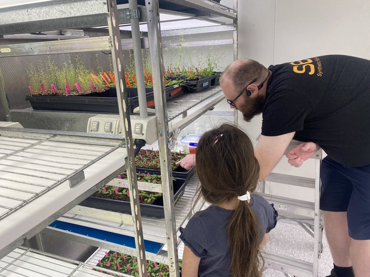 Suruchi Roychoudhry (@suruchiroy1) on Twitter photo Big shoutout to <a href="/JamesPBLloyd/">Dr James Lloyd</a> for talking to my 5 yr old about growing plants for space research today! #outreach Big shoutout to <a href="/JamesPBLloyd/">Dr James Lloyd</a> for talking to my 5 yr old about growing plants for space research today! #outreach