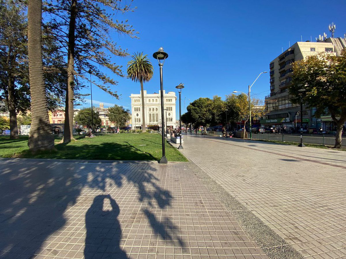 Parque Italia y Plaza O'Higgins también se encuentran a disposición del libro tránsito de vecinos y vecinas de Valparaíso. Hermosos lugares de encuentro de porteños y porteñas @Municipiovalpo